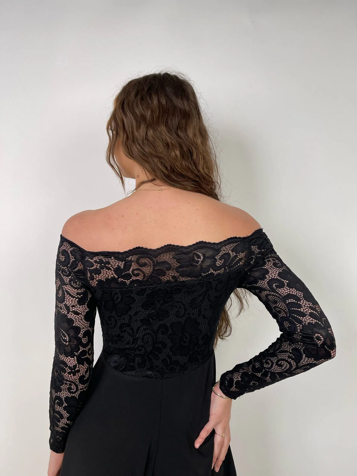 Fustan off-shoulder - Image 5
