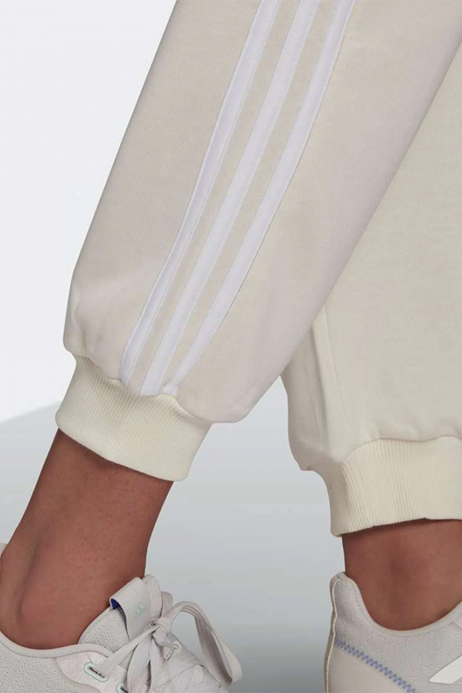 TRENERKA  Adidas Essentials Studio Lounge 3-Stripes Pants - Image 4
