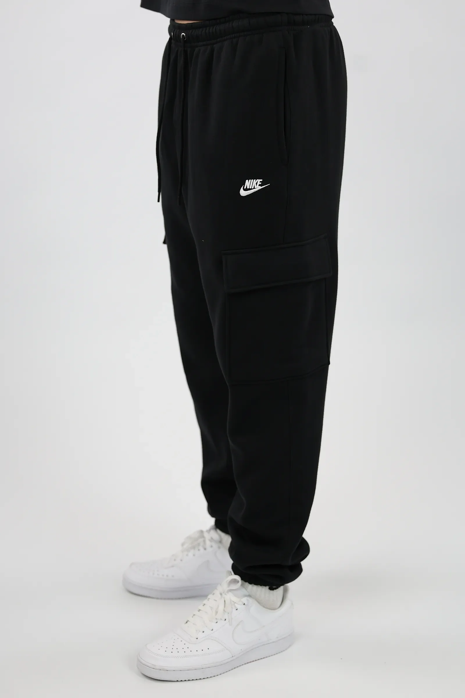TRENERKA NIKE CLUB FLEECE CARGO FN3805-010 - Image 3