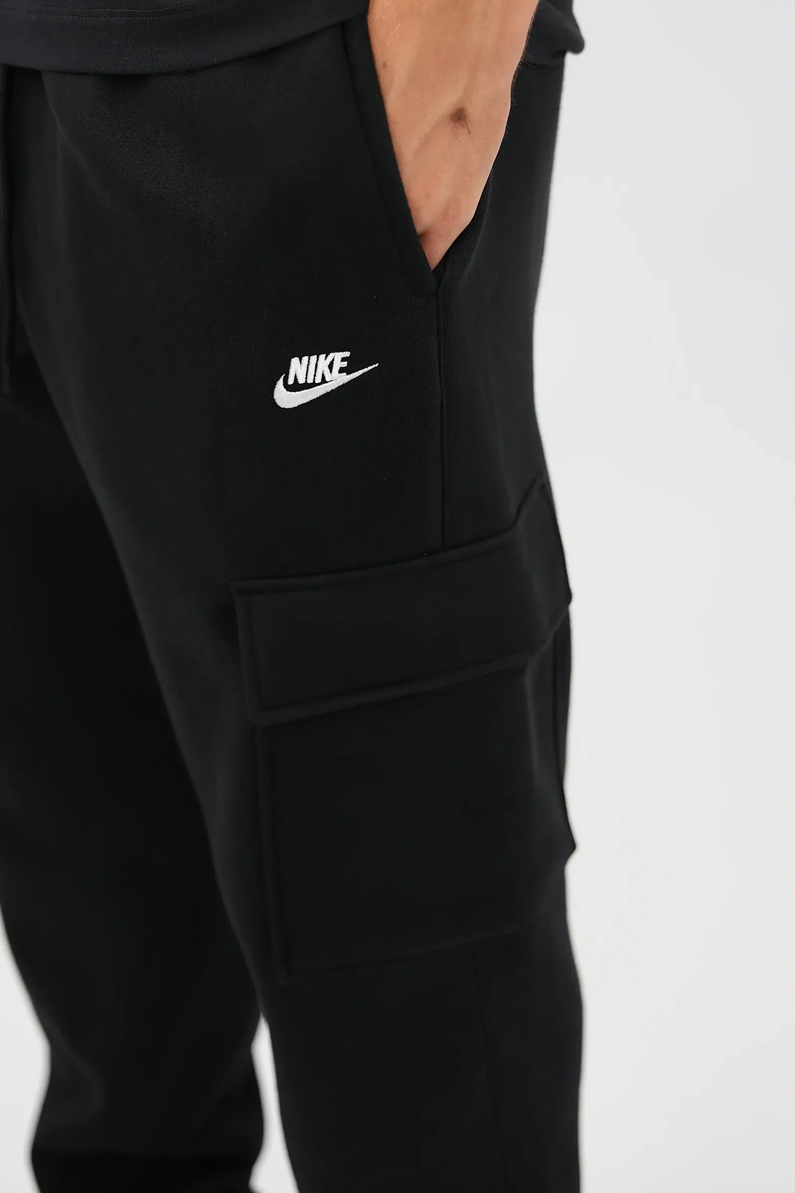 TRENERKA NIKE CLUB FLEECE CARGO FN3805-010 - Image 5