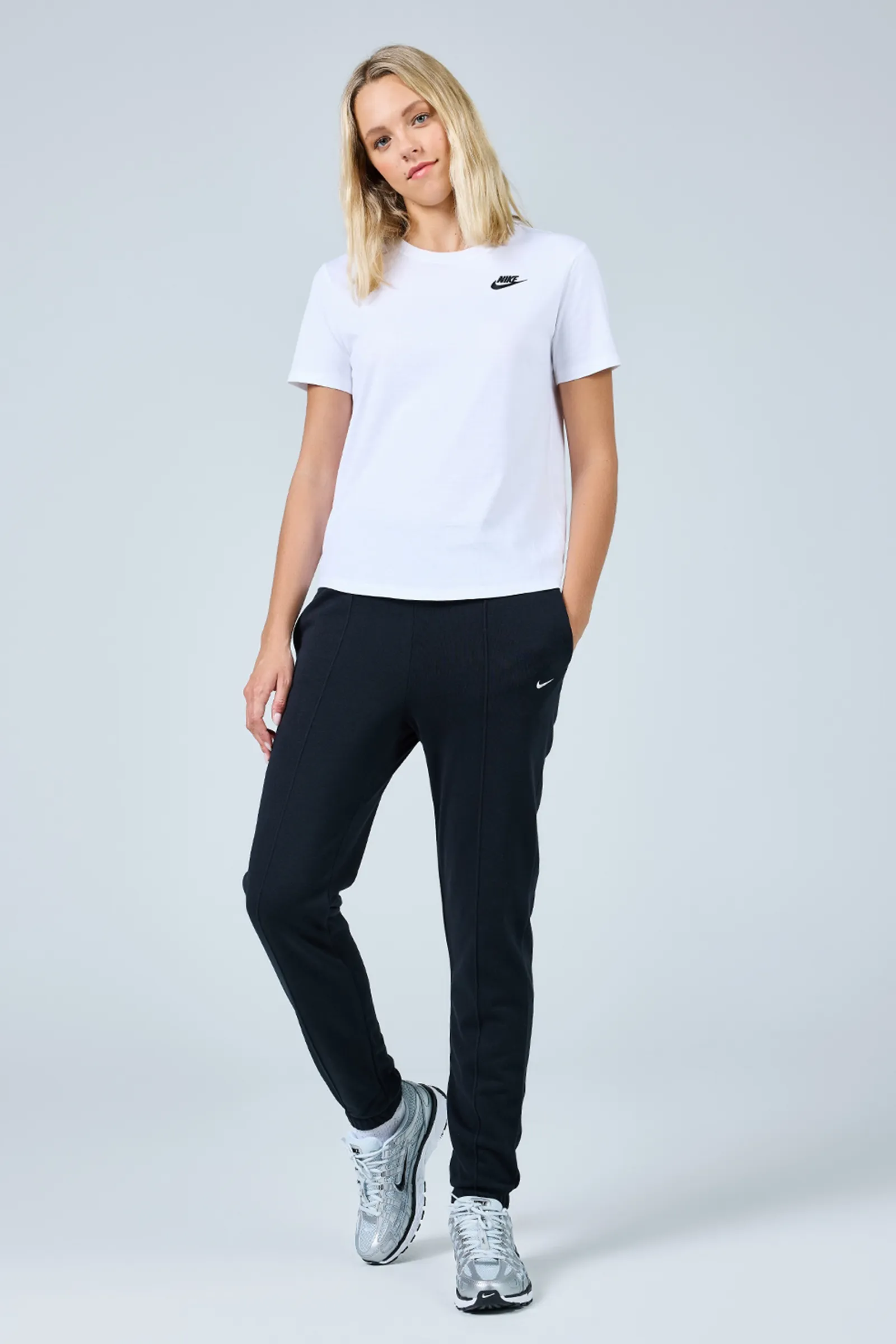 trenerka NIKE Terry Slim-Fit French Terry Fabric Women's Black Tracksuit Bottoms  FN2434-010 - Image 3